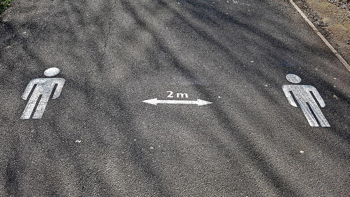 2021_12_1200px-Coronavirus_Covid-19_2_metre_distance_markings_in_London_1