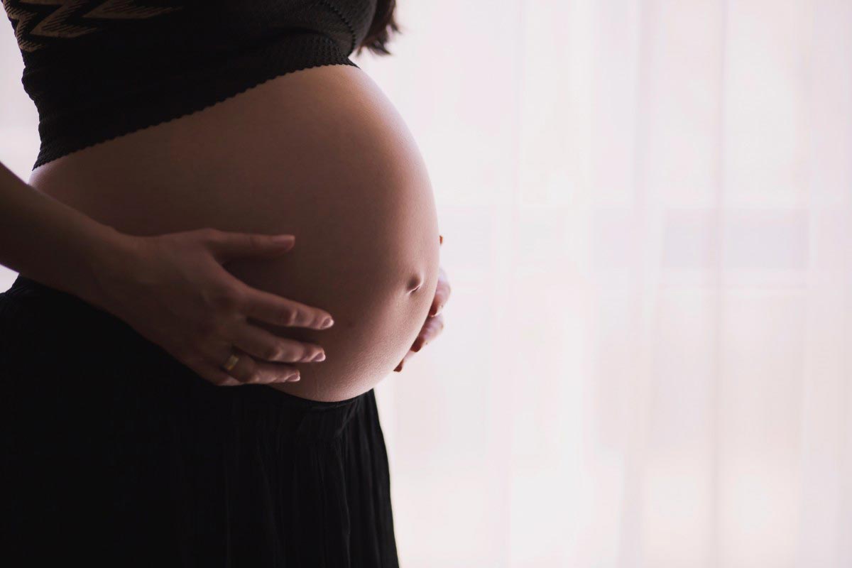 2022_03_pregnant_pregnancy_person_mother_hand-38771_jpgd
