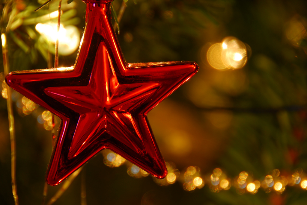 Red_star_christmas_ornament