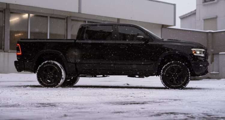 free-photo-of-dodge-ram-in-snow